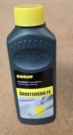 En sort flaske med Hydrogenperoxid 3% (175 ml) med en gul hætte, dansk tekst og et billede af hænder, der hælder væske på en klud.