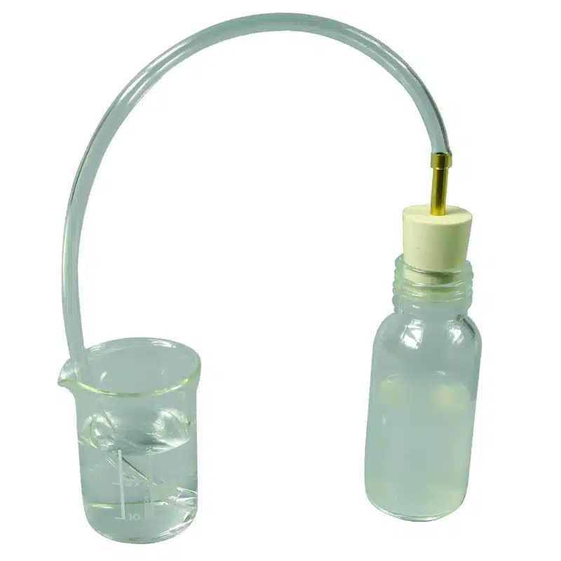 Mikrobiologisk initieringssæt - Gær viser en glasflaske, der er forbundet med et bægerglas med klar væske med et rør og en prop.