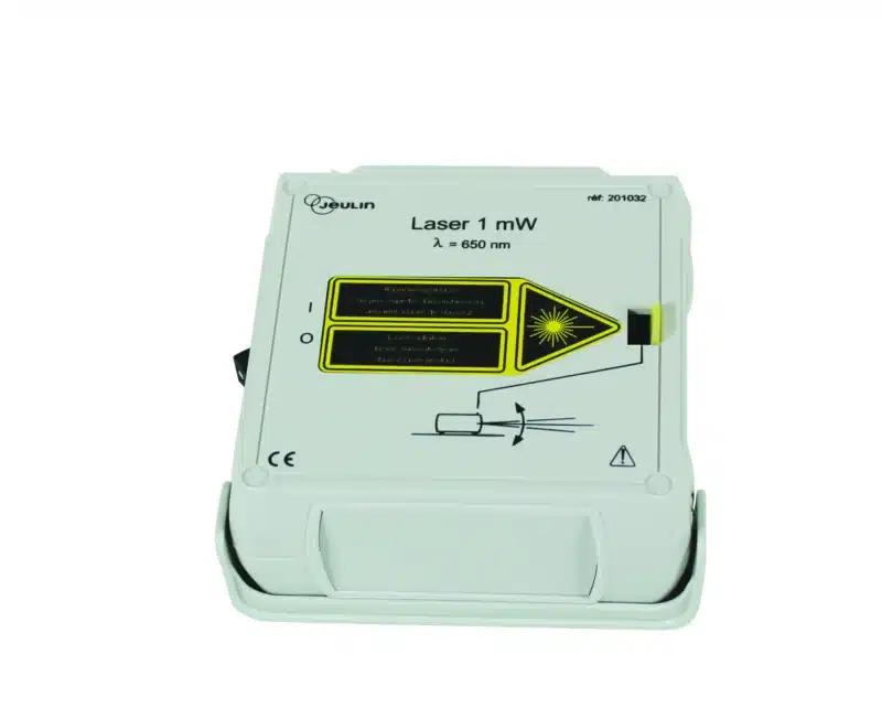 En hvid kasse mærket Laserdioder 1 mW, λ = 650 nm, med gule advarselsmærkater og en lille laseråbning øverst til højre.