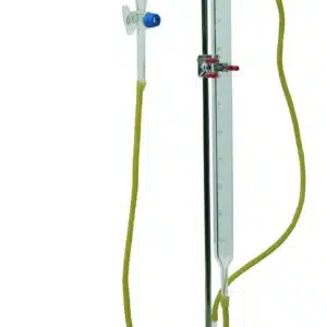 Bernards komplette regnemaskine på base med glasvarer, slanger, stativ, to slags propper og en gul blyant på hvid baggrund.