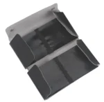 Et sort og gråt Tomt etui til 10-instrument i læder med to lommer og trykknapper på den øverste kant.