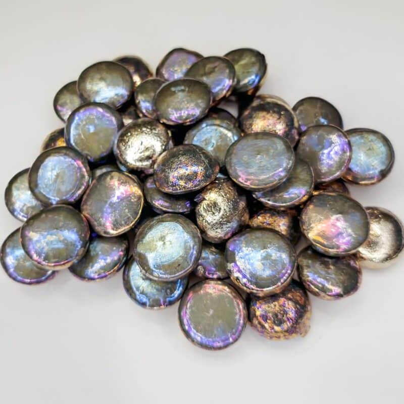 Iriserende bismuth-krystaller og bismuth-pellets til smeltning og krystaldyrkning