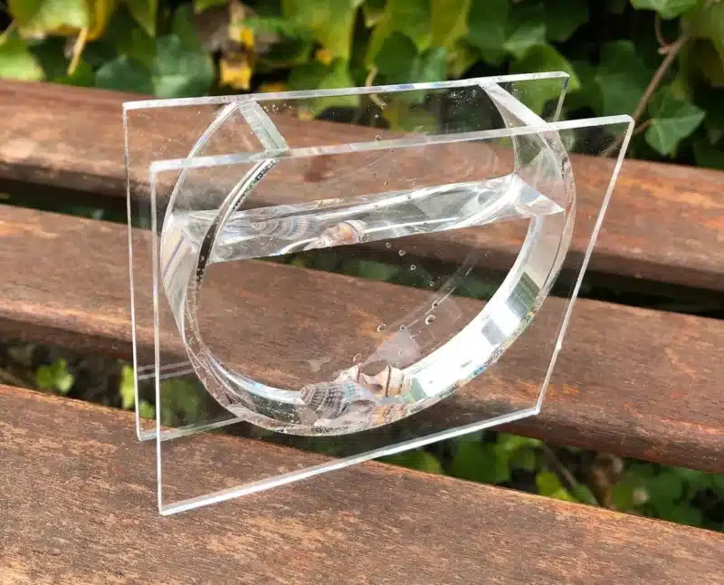 Demonstrationskuvette i plexiglas, perfekt til nærmere studie og fotografering af vandinsekter m.m. Med afrundede hjørner, så dyrene ikke kan gemme sig!