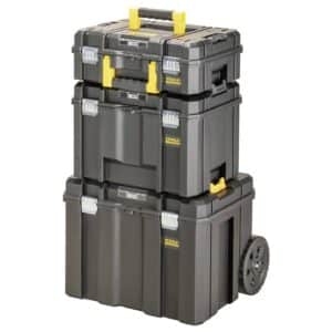 Trolley-kuffert Pro: sorte stabelbare værktøjskasser med gule håndtag, grå låse og hjul til nem transport.